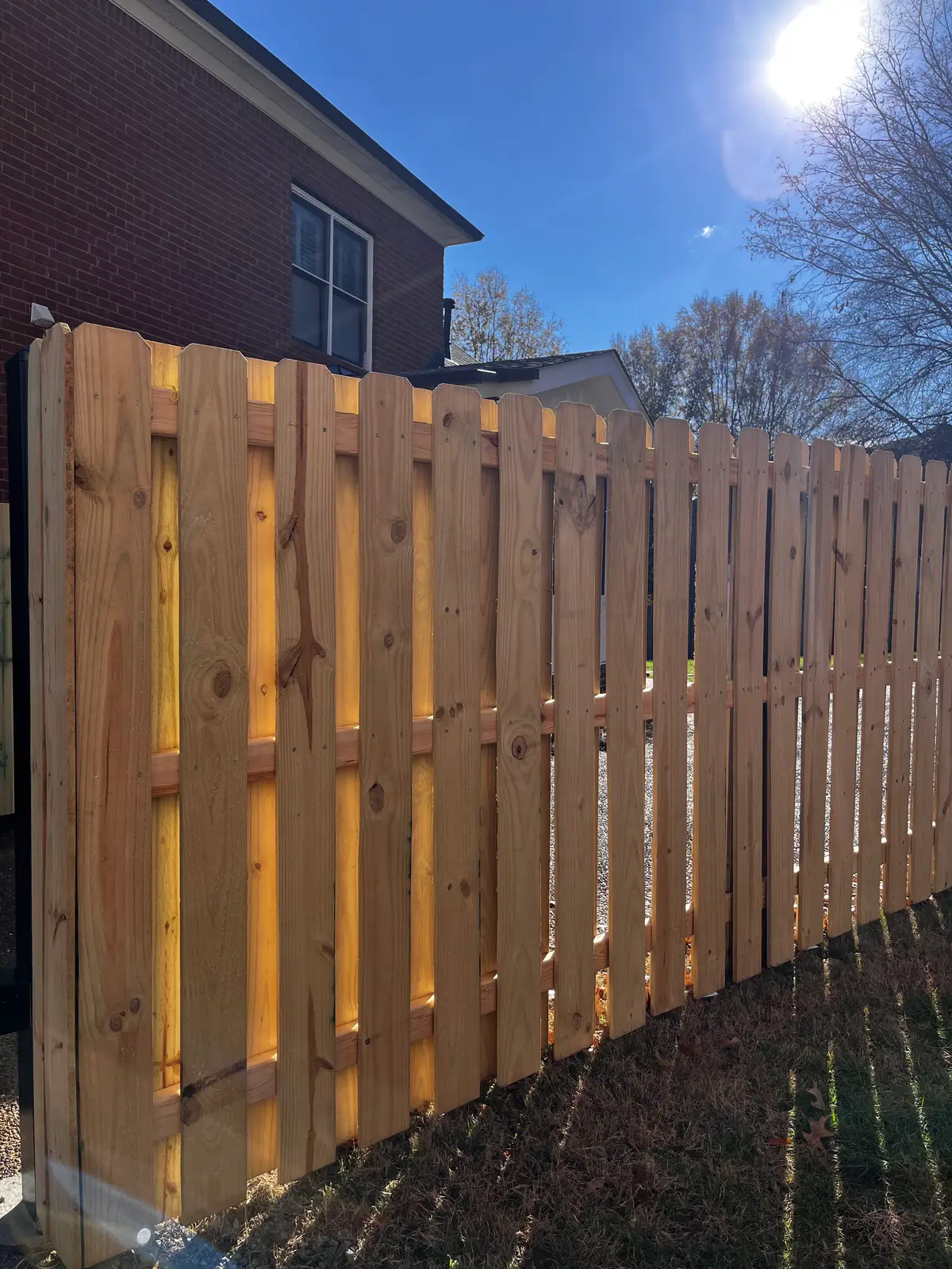 Wood shadow-box privacy fence with alternating boards